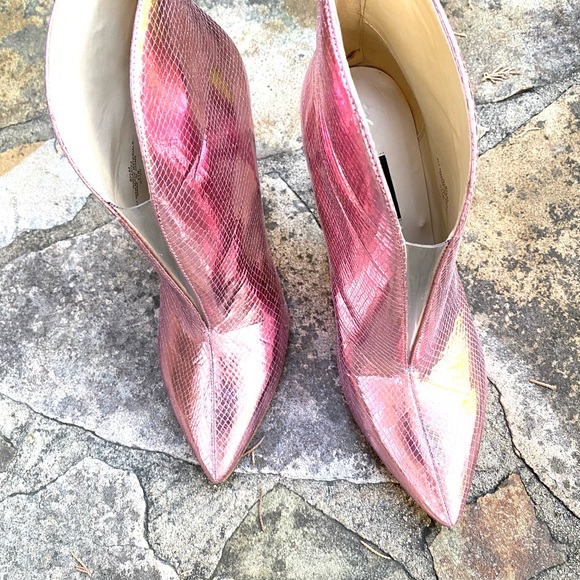Nine West Danie metallic pink back zip booties size 8.5 - Picture 7 of 16